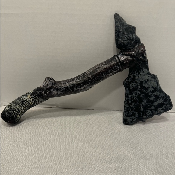 Halloween Plastic Prop Tomahawk from Rubie's Costume Company, 2010 - Picture 3 of 11